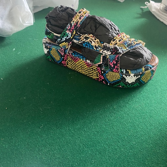 Sandals - Picture 1 of 3